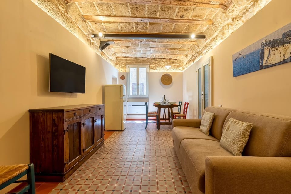 TV and multimedia, Living room, Seating area, Evening entertainment