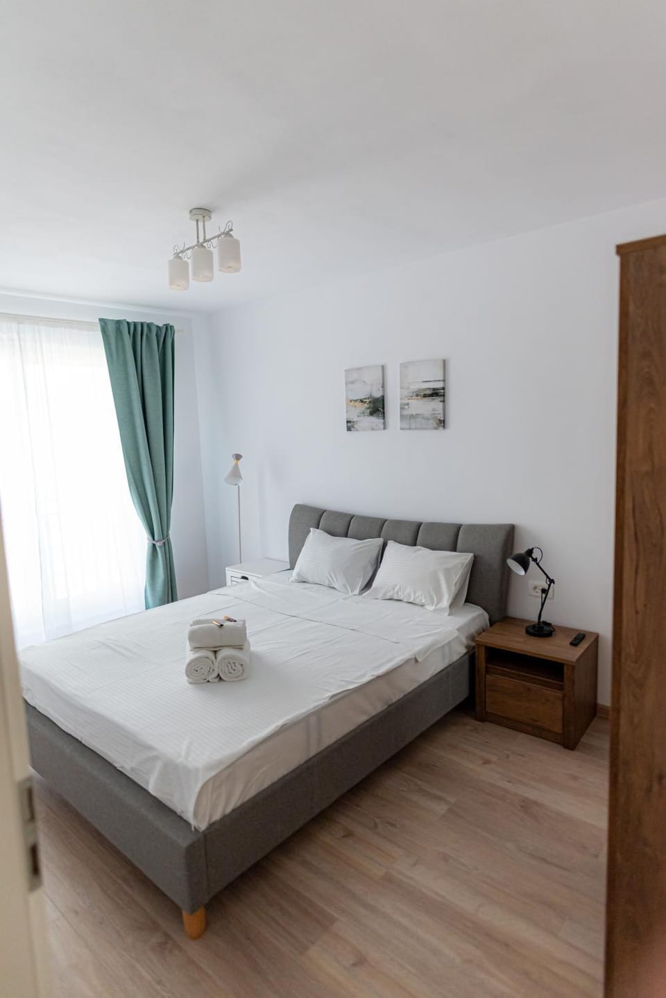 Bed, Bedroom, towels