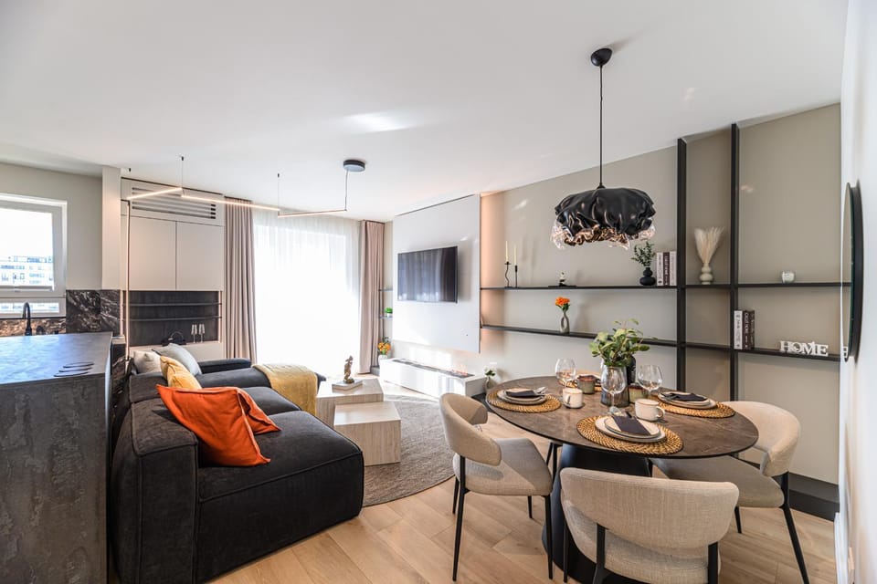 TV and multimedia, Living room, Seating area, Dining area, Entertainment