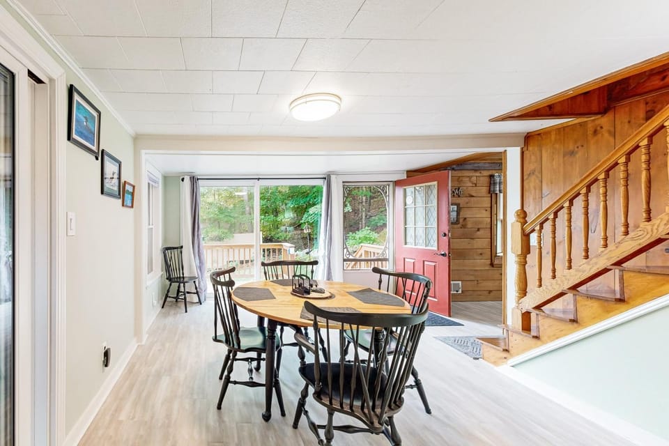 Lazy Loon Cottage House in Alton Bay