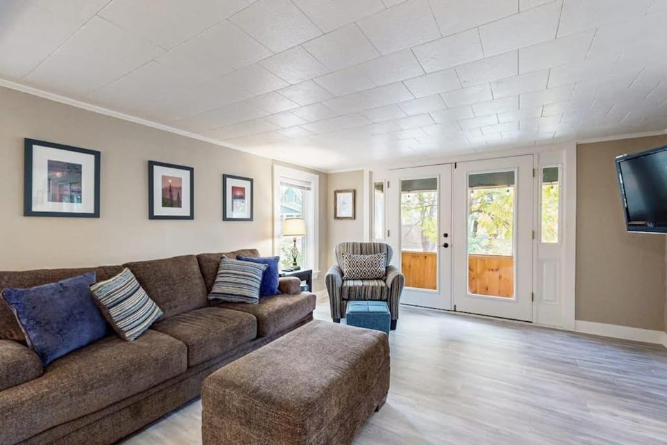 Lazy Loon Cottage House in Alton Bay