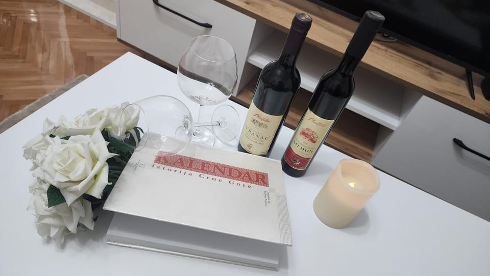 Food and drinks, Food, Drinks, Alcoholic drinks