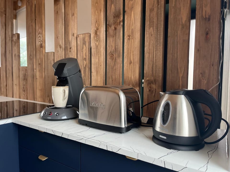 Coffee/tea facilities, toaster