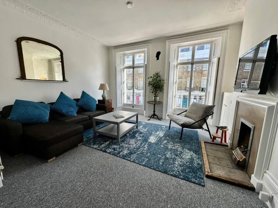 Chelsea Large 2 bed 2 Bath Sydney Street SW3 Apartment in City of Westminster