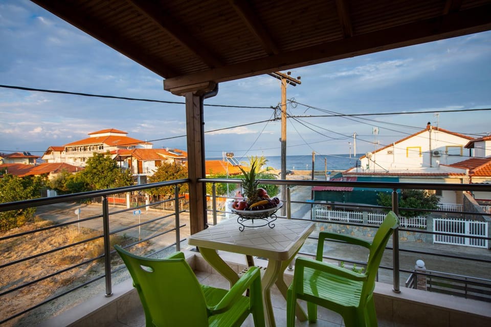 Patio, Day, Natural landscape, View (from property/room), Balcony/Terrace, Seating area, Sea view