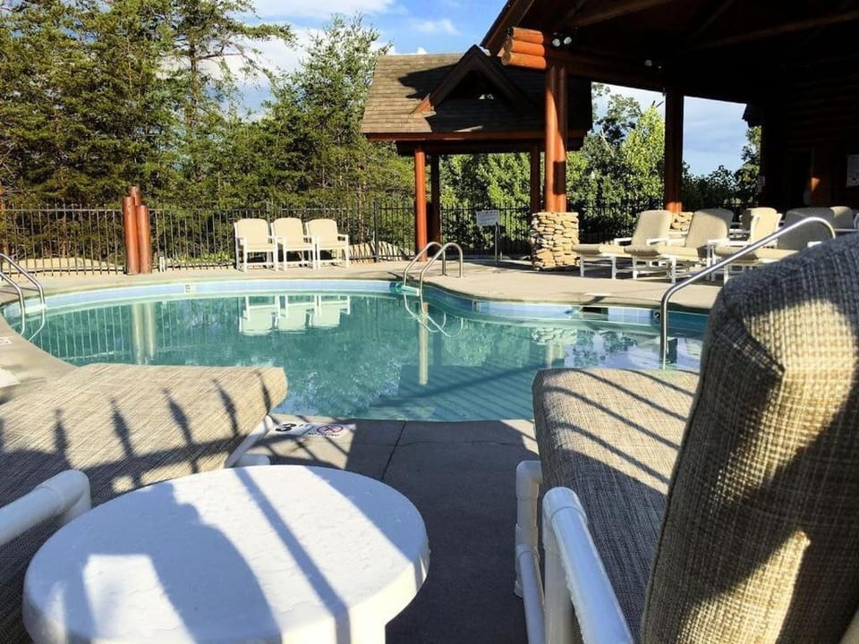 Sleepy Bears Den Chalet in Pigeon Forge