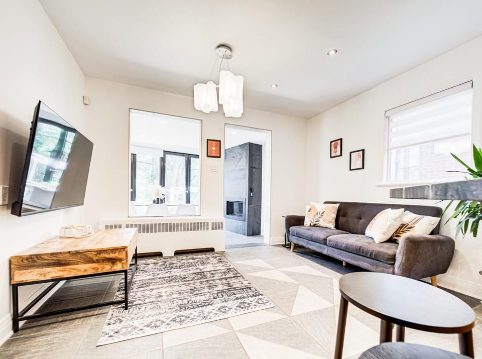 Amazing 4-Bedrooms in Homa Montreal 20 Apartment in Laval