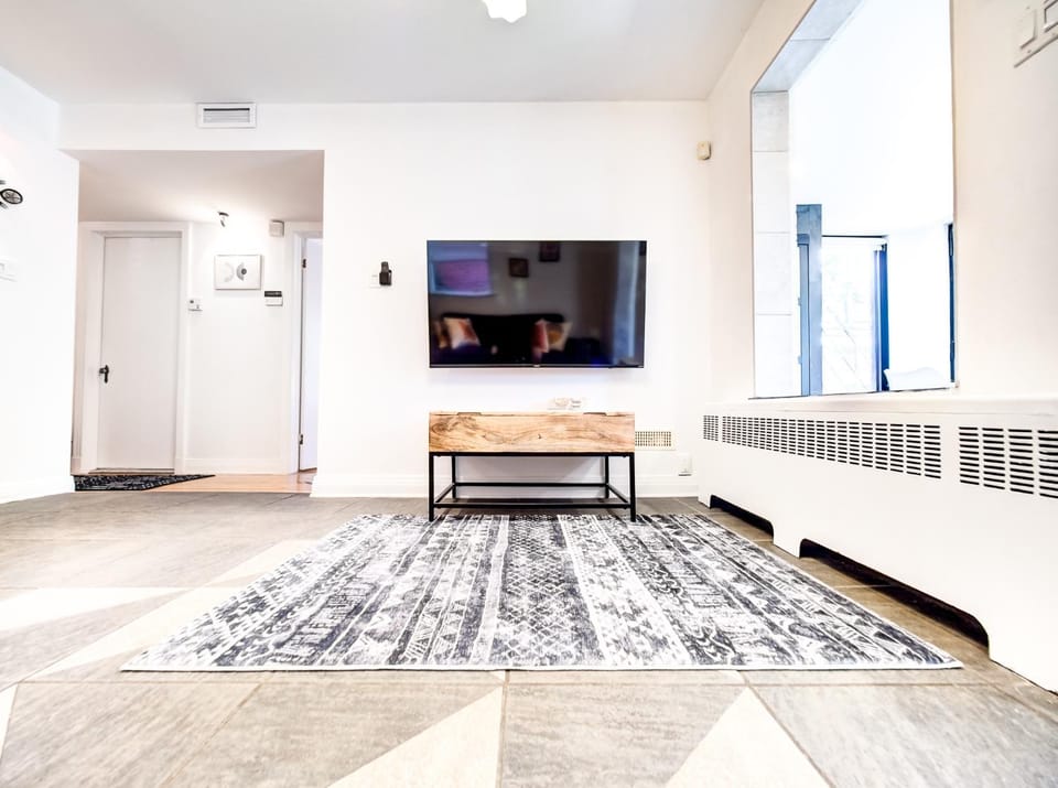 Amazing 4-Bedrooms in Homa Montreal 20 Apartment in Laval