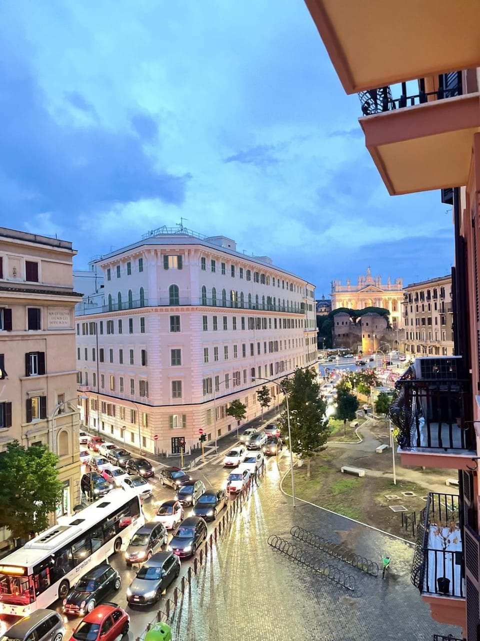 Neighbourhood, Street view