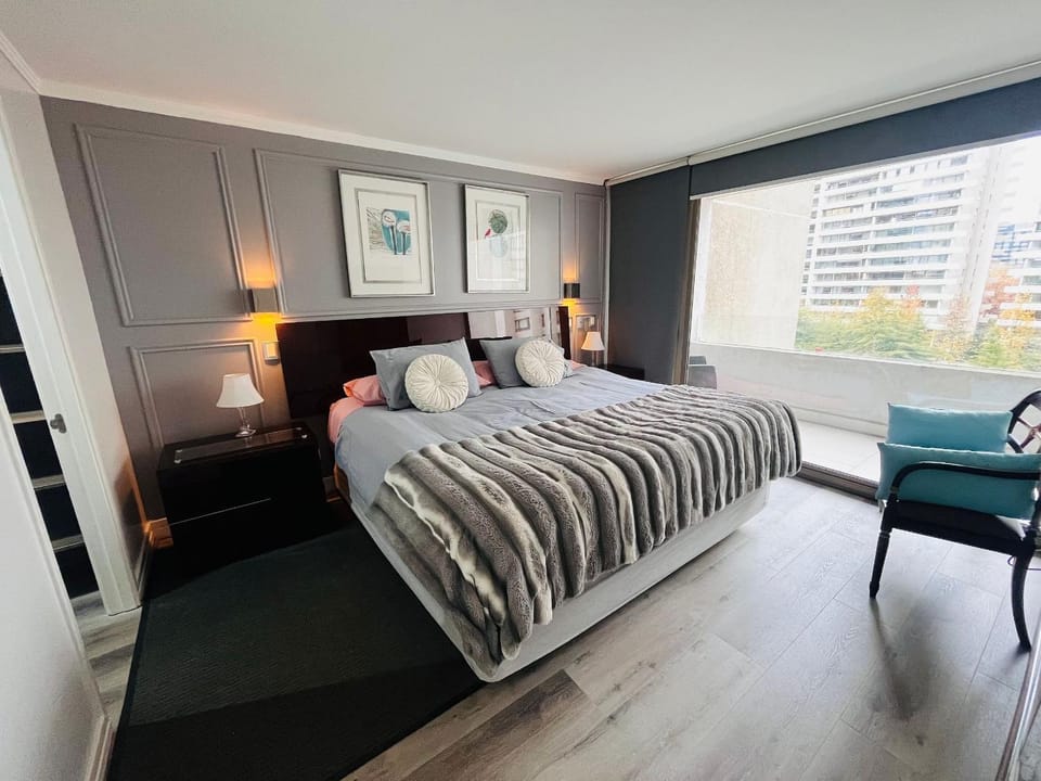 Bed, TV and multimedia, Bedroom