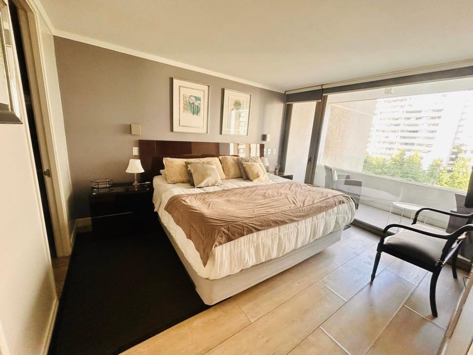 Bed, TV and multimedia, Bedroom