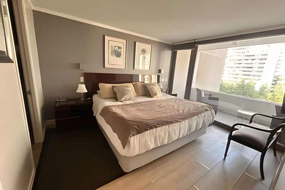 Bed, TV and multimedia, Bedroom