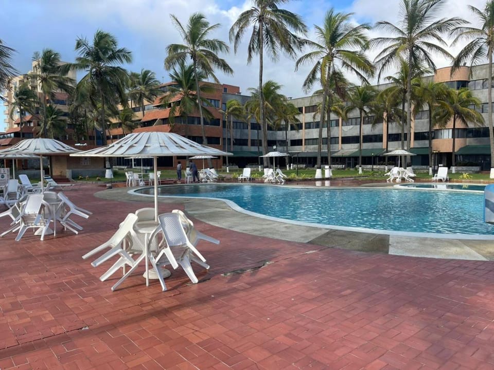 Swimming pool, sunbed