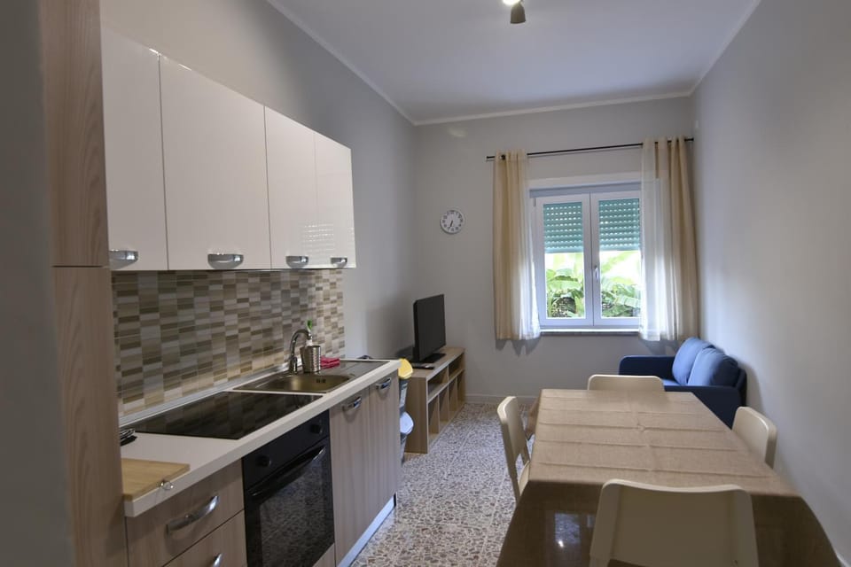 Kitchen or kitchenette, kitchen