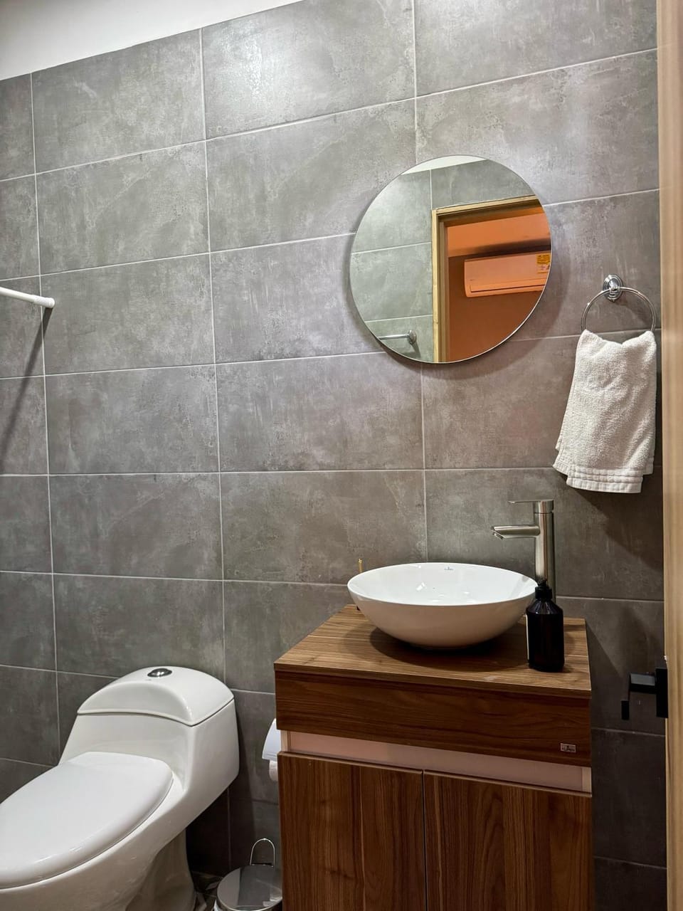 Toilet, Bathroom, towels
