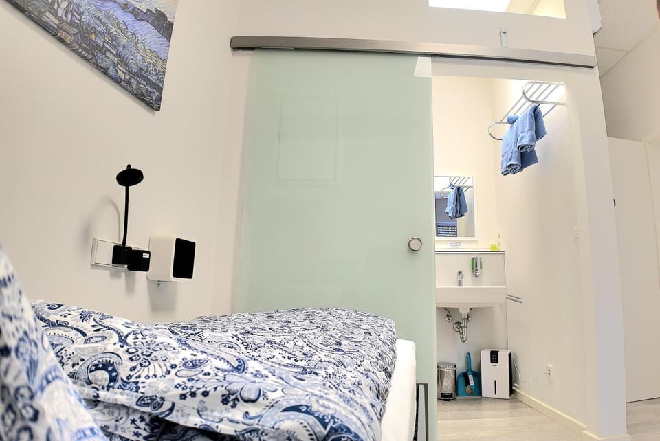 Bed, Bathroom