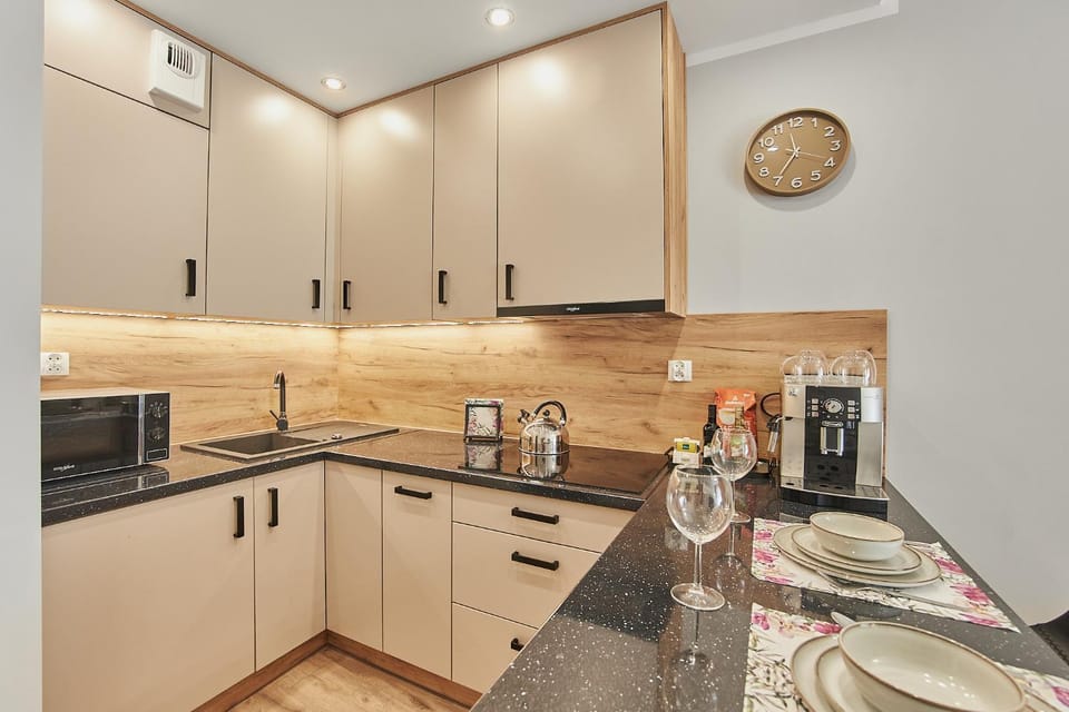 Kitchen or kitchenette, Dining area, dishwasher, pet friendly, stove