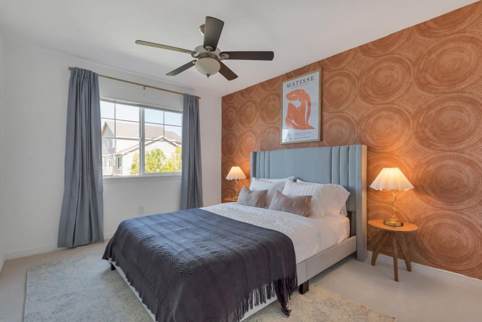 Bed, Photo of the whole room, Bedroom