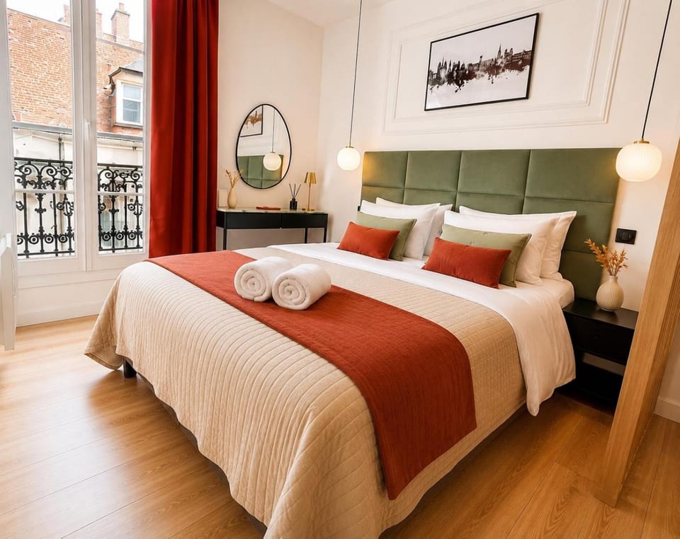 Bed, Photo of the whole room, Bedroom