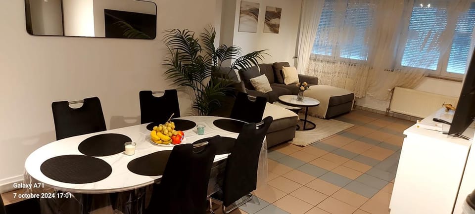 Kitchen or kitchenette, Living room, Dining area