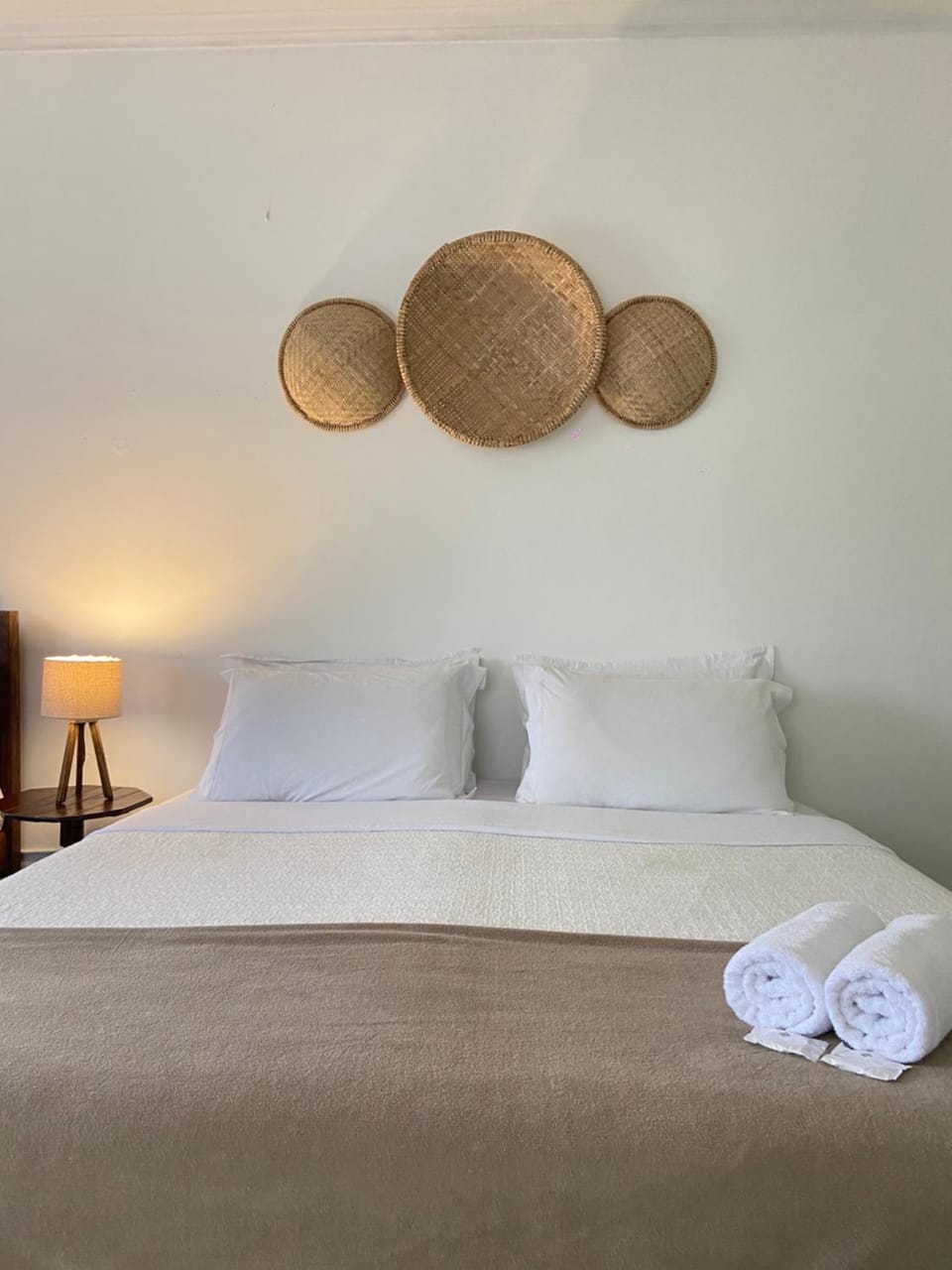 Bed, towels
