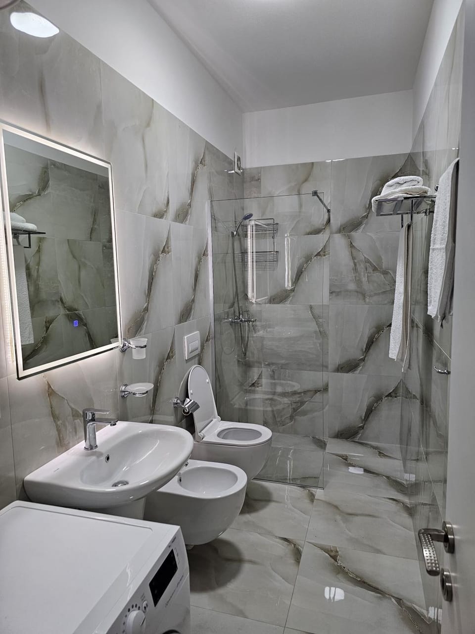 Shower, Toilet, Bathroom, bidet, towels