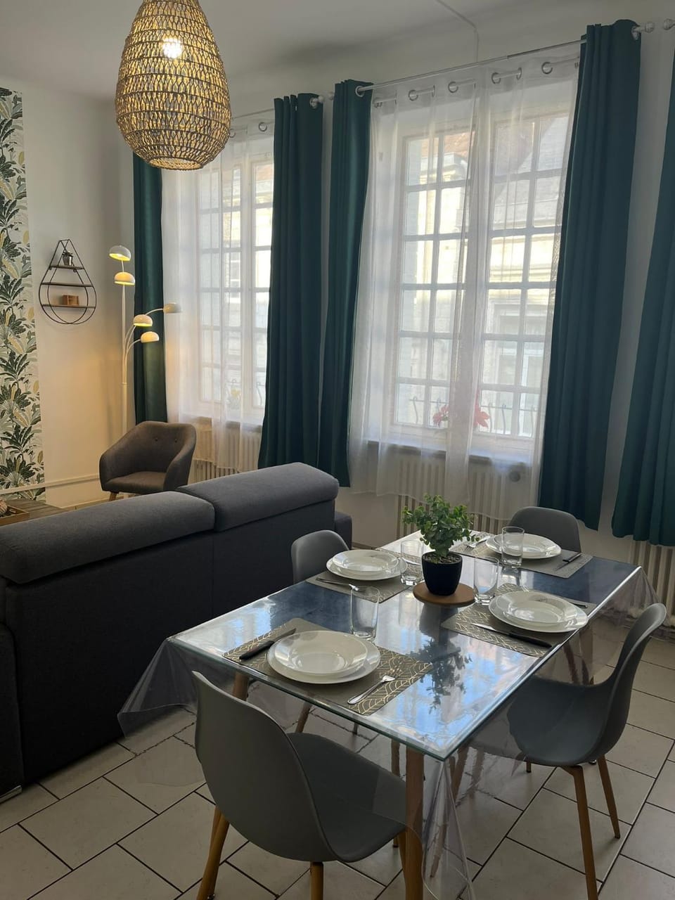 Seating area, Dining area