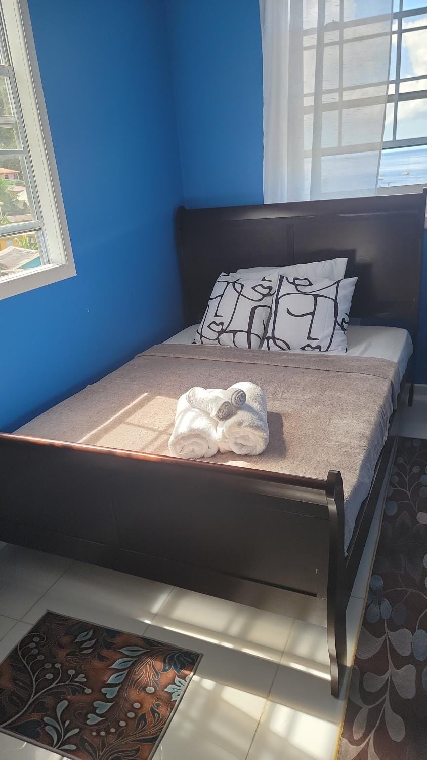 Bed, Bedroom, towels