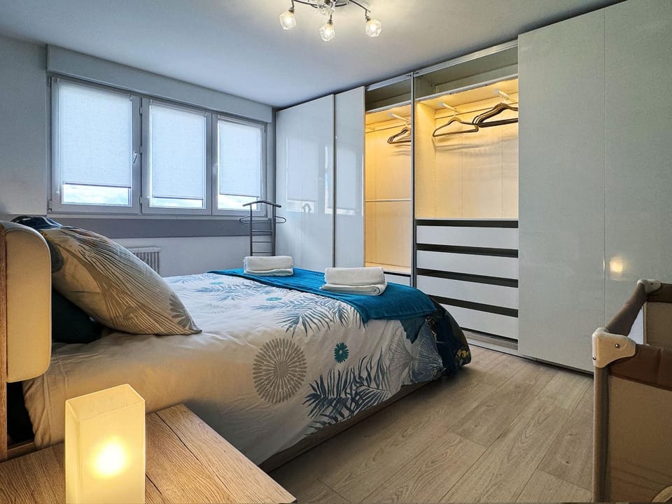 Bed, Photo of the whole room, Bedroom