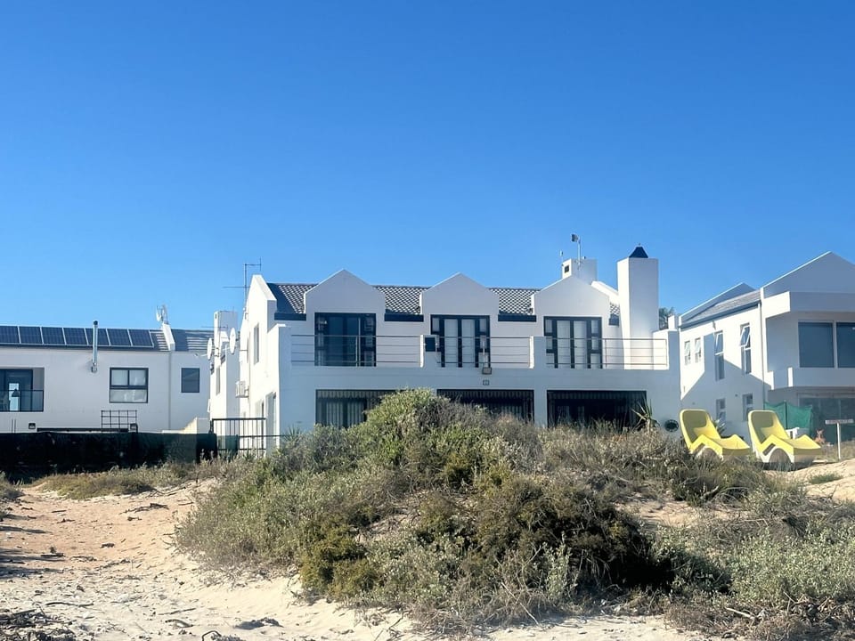 BEACH FRONT BEAUTY 50 meters from beach sand House in Western Cape