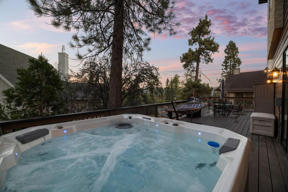 Lakeview Manor - Lakeview & Walk to Lake/Village House in Big Bear