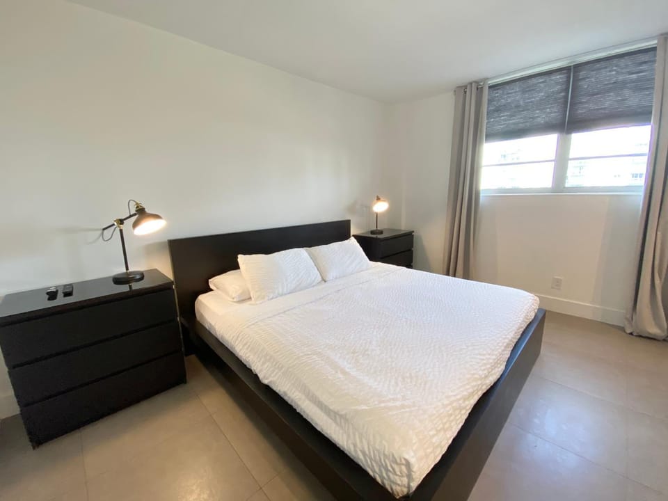 Luxurious and Centrally-located 1BR Condo by the beach! Apartment in Sunny Isles Beach