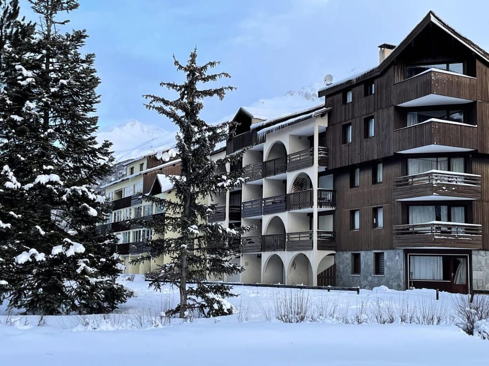Résidence Grand Serre Che A - BEAU 3 PIECES 6 PERS REZ DE JARDIN EXPOSE SUD EST MAE-4884 Apartment in Saint-Chaffrey