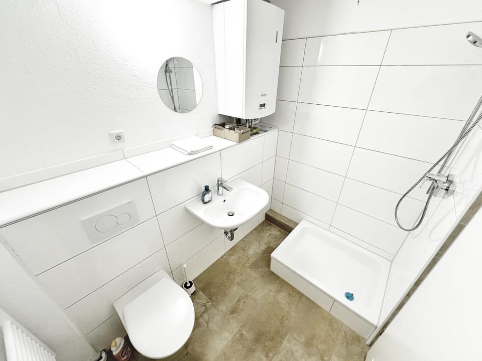 Shower, Toilet, Bathroom, towels