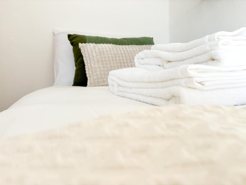 Bed, Photo of the whole room, Bedroom, towels