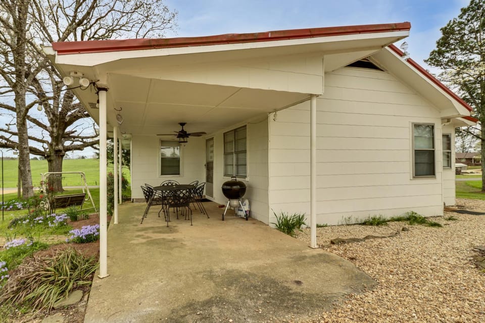 Country Home Near Lake Wedowee: Patio & Fire Pit! House in Alabama