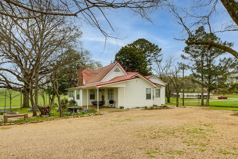 Country Home Near Lake Wedowee: Patio & Fire Pit! House in Alabama
