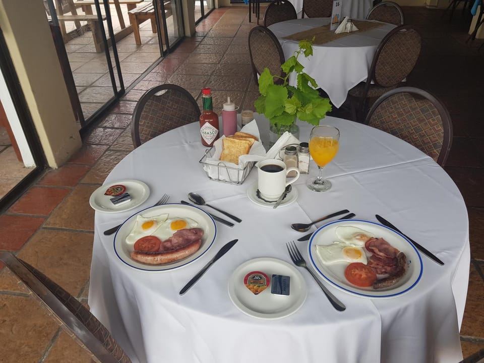 Continental breakfast, English/Irish breakfast