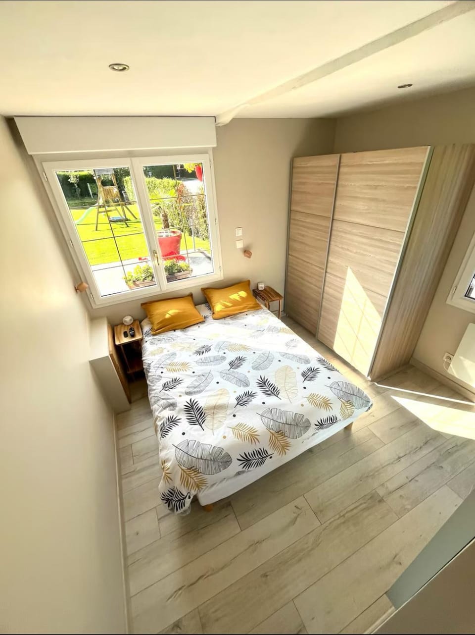 Bed, Photo of the whole room, Bedroom