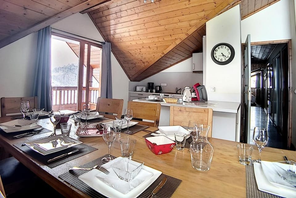 Résidence Les Cristaux - Appartement spacieux & rénové · Proche des pistes · Balcon · Sauna · Hammam · WIFI MAE-9894 Apartment in Les Allues