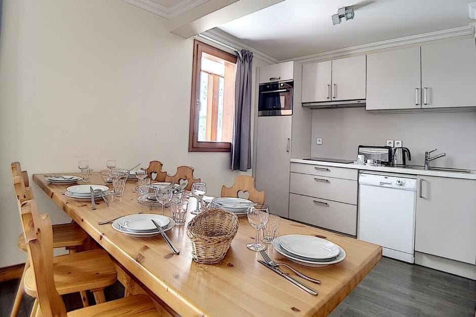 Résidence Les Cristaux - Appartement spacieux & rénové · Proche des pistes · Balcon · Hammam · Sauna · WIFI MAE-0084 Apartment in Les Allues