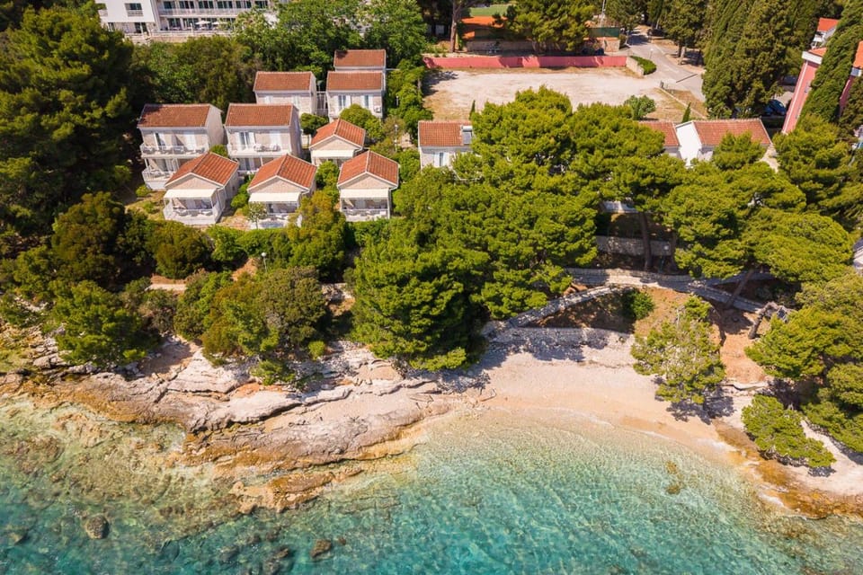 Property building, Bird's eye view, Beach