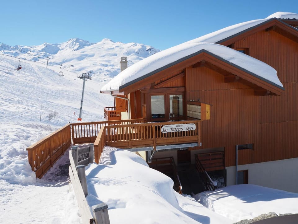 Résidence Tetras Lyre - Appartement spacieux · Départ et retour skis aux pieds · Balcon MAE-0504 Apartment in Les Allues