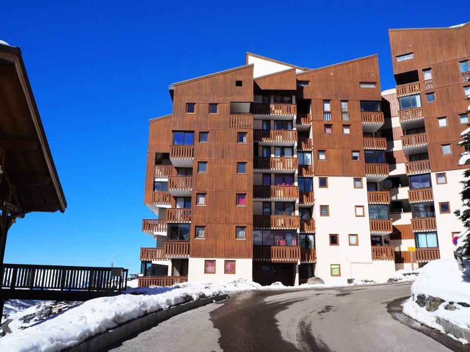 Résidence Ski Soleil - Appartement spacieux · Départ ski aux pieds · Balcon vue sur les pistes MAE-0544 Apartment in Les Allues