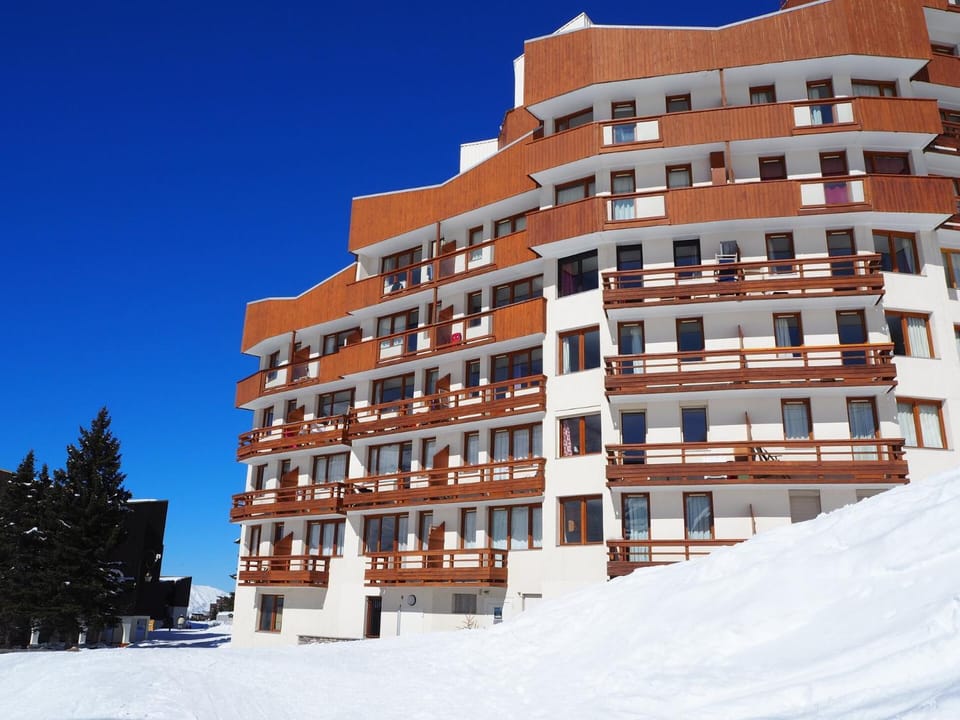 Résidence Boedette A - Appartement rénové · Départ et retour skis aux pieds · Balcon vue montagnes MAE-1114 Apartment in Les Allues