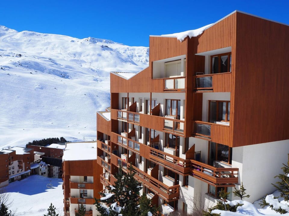 Résidence Boedette A - Appartement rénové · Départ et retour skis aux pieds · Balcon vue montagnes MAE-1114 Apartment in Les Allues