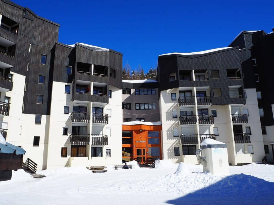 Résidence Gentianes - Studio rénové · Au pieds des pistes · Balcon MAE-1194 Apartment in Les Allues