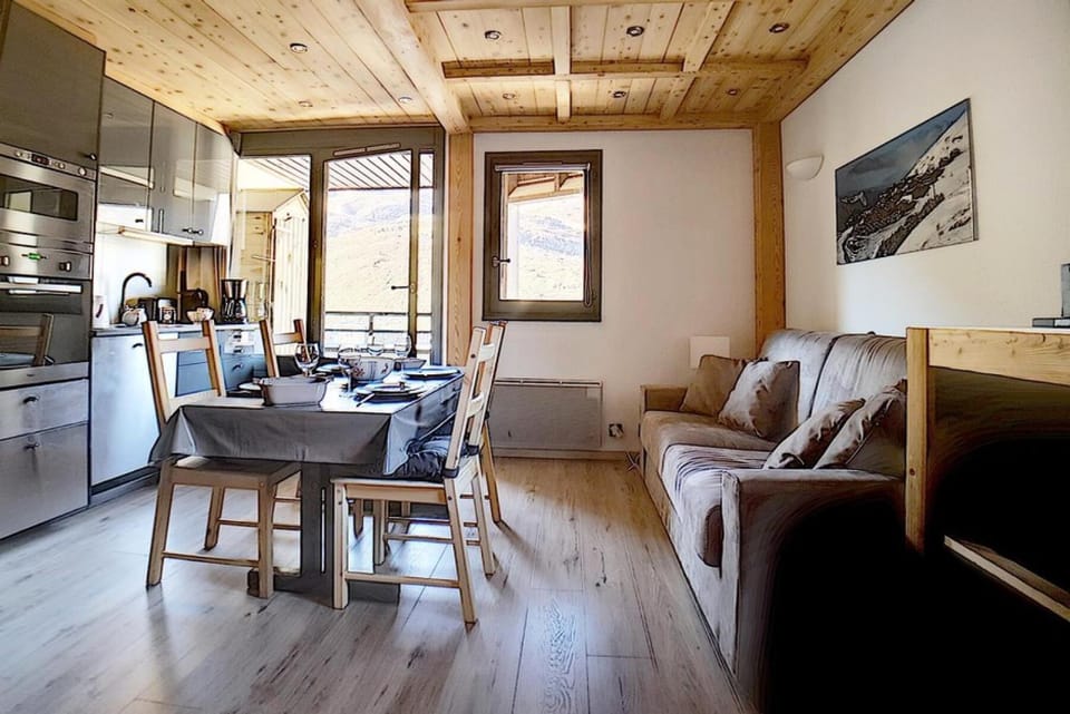 Résidence Gentianes - Studio rénové · Au pieds des pistes · Balcon MAE-1194 Apartment in Les Allues