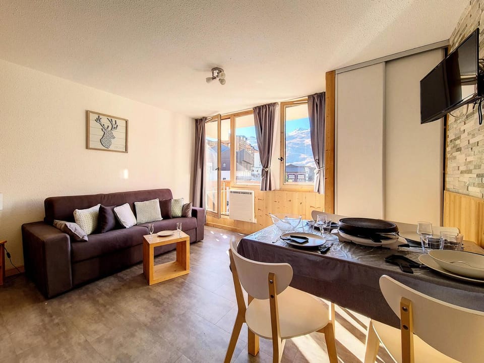 Résidence Ski Soleil - Appartement rénové · Départ ski aux pieds · Balcon MAE-1254 Apartment in Les Allues