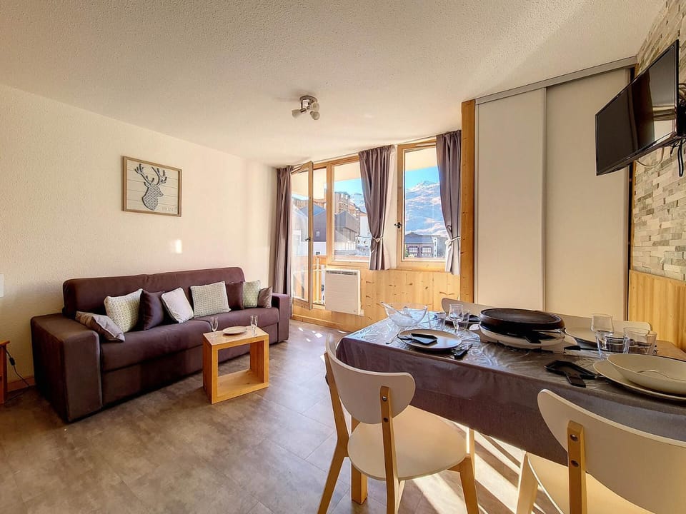 Résidence Ski Soleil - Appartement rénové · Départ ski aux pieds · Balcon MAE-1254 Apartment in Les Allues